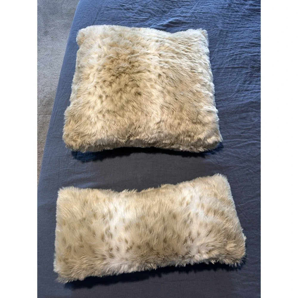 Faux Fur Snow‎ Leopard Decorative Throw Pillow Set Beige White Plush 2Pc